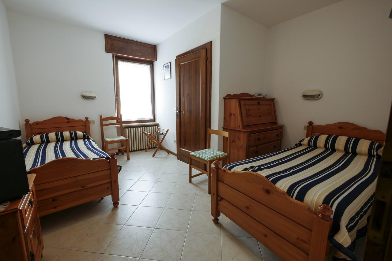 Albergo De March فارا دي ألباغو المظهر الخارجي الصورة